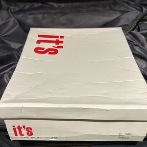 Women’s Size 7 Olive Green Booties